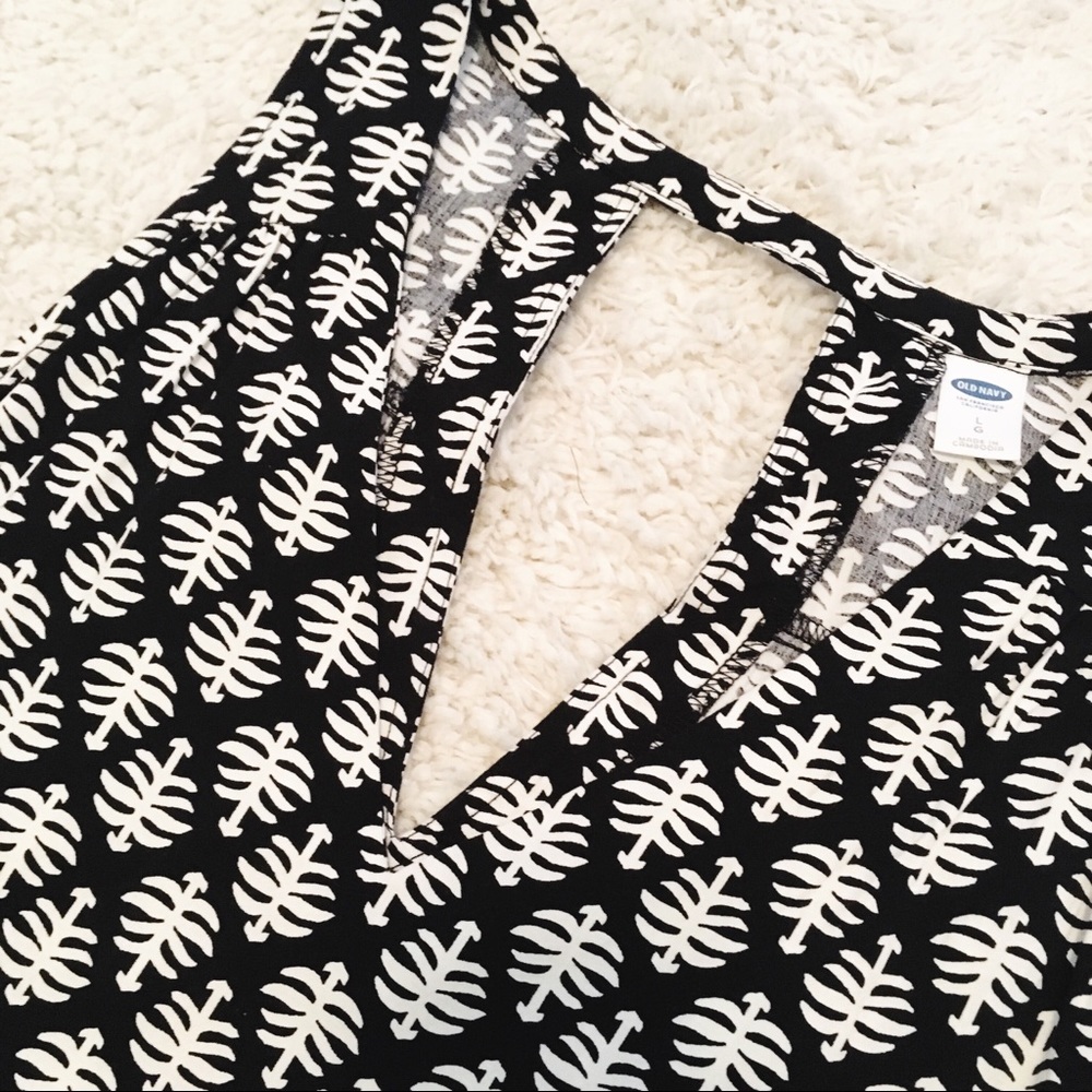 Old Navy Sleeveless Cutout Back Shift Dress